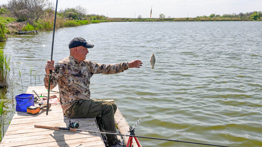 Юрій Петраш під час ловлі карася на водоймі Юрій Петраш під час ловлі карася на водоймі
